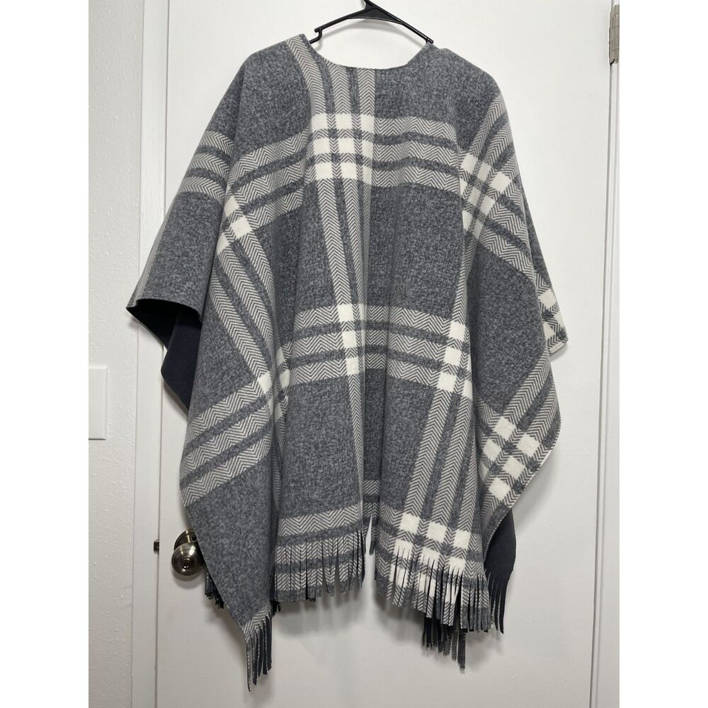TAHARI Fleece Poncho Gray/Cream One Size Fits All Like New - Picture 2 of 4